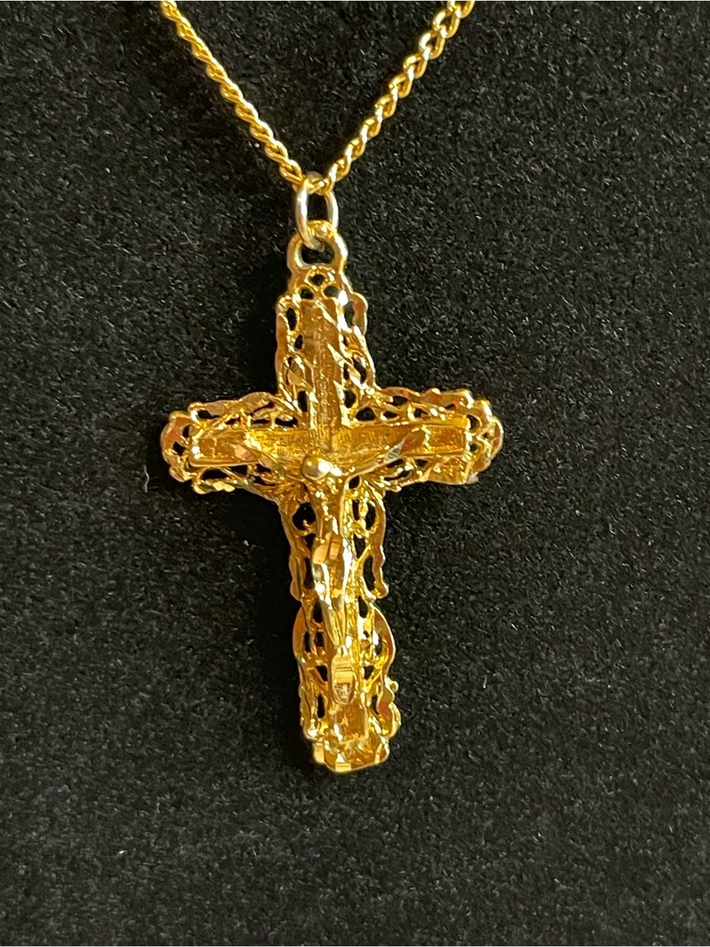Vintage 14k gold plated lacy crucifix necklace - Picture 2 of 2